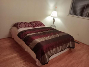 Guildford Bungalow - Near Surrey Mall